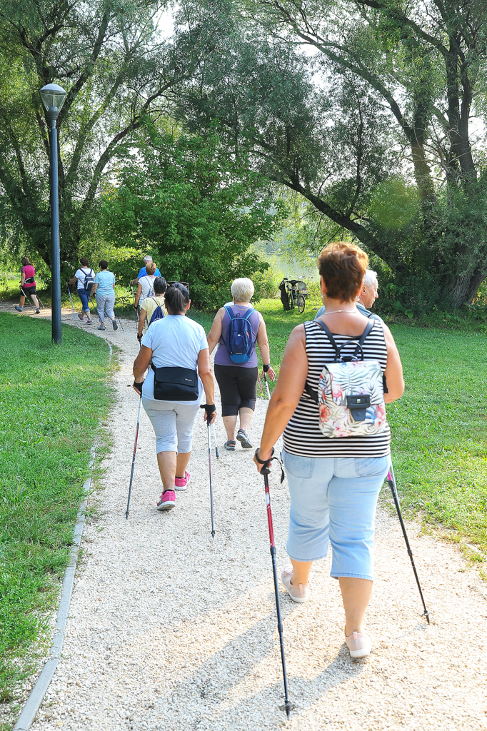 Nordic walking: remek edzések, baráti közösség a Kis-Duna-parton